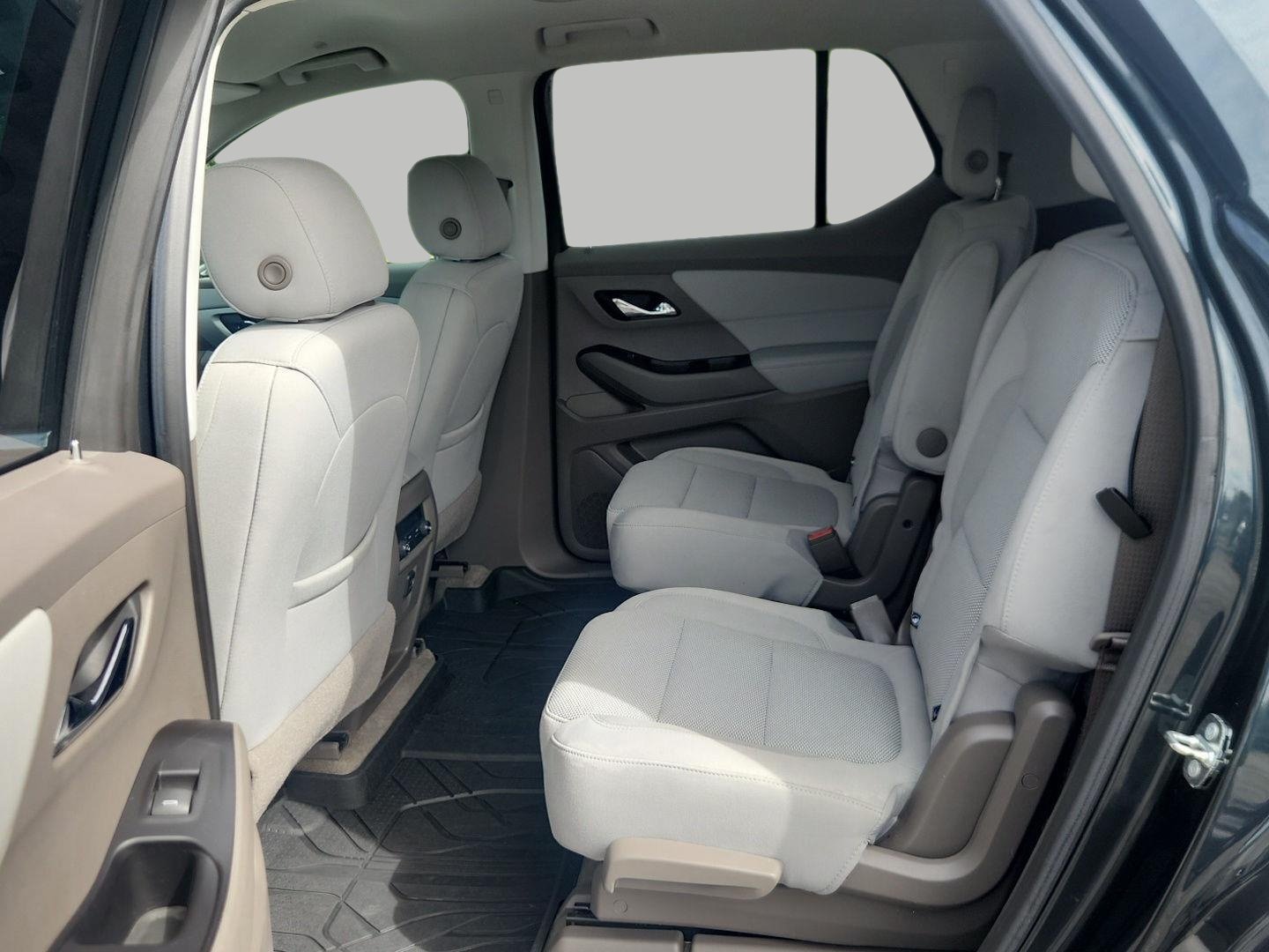 Used 2018 Chevrolet Traverse LT FWD image 16