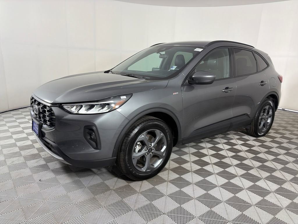 Certified 2025 Ford Escape ST-Line Select AWD/4WD image 3