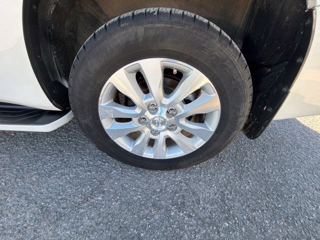 Used 2019 Toyota Sequoia Platinum AWD/4WD image 29