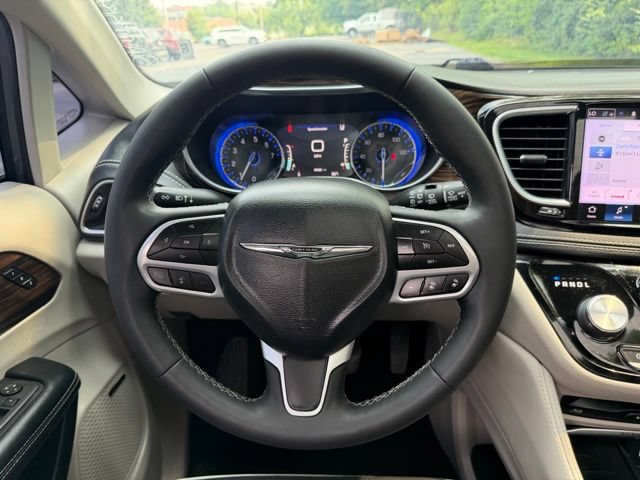 Used 2022 Chrysler Pacifica Limited w/ Uconnect Theater Family Group AWD/4WD image 15
