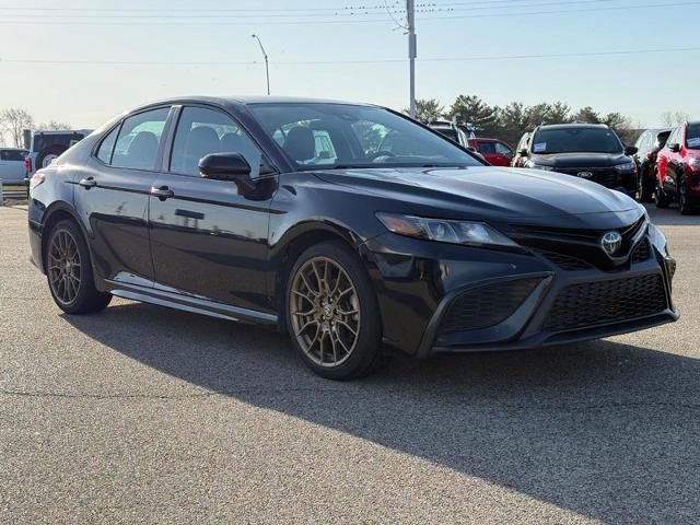 Used 2023 Toyota Camry SE image 8