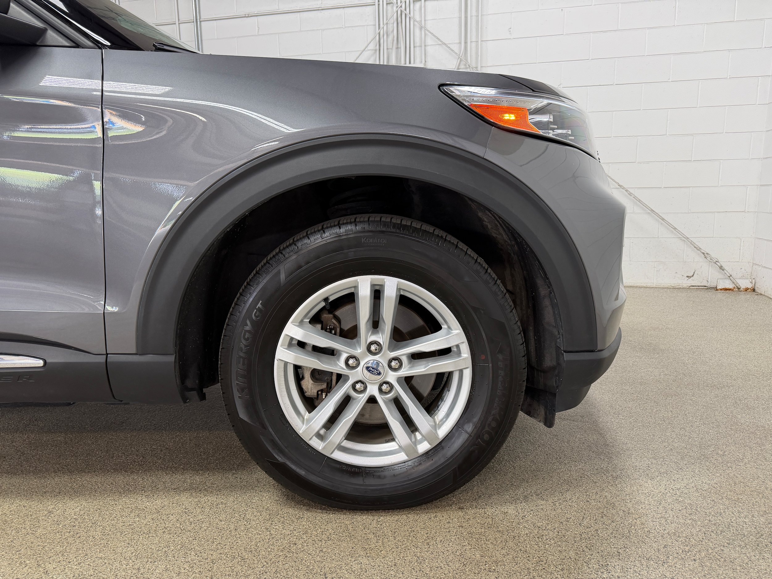 Certified 2021 Ford Explorer XLT w/ Equipment Group 202A AWD/4WD image 31