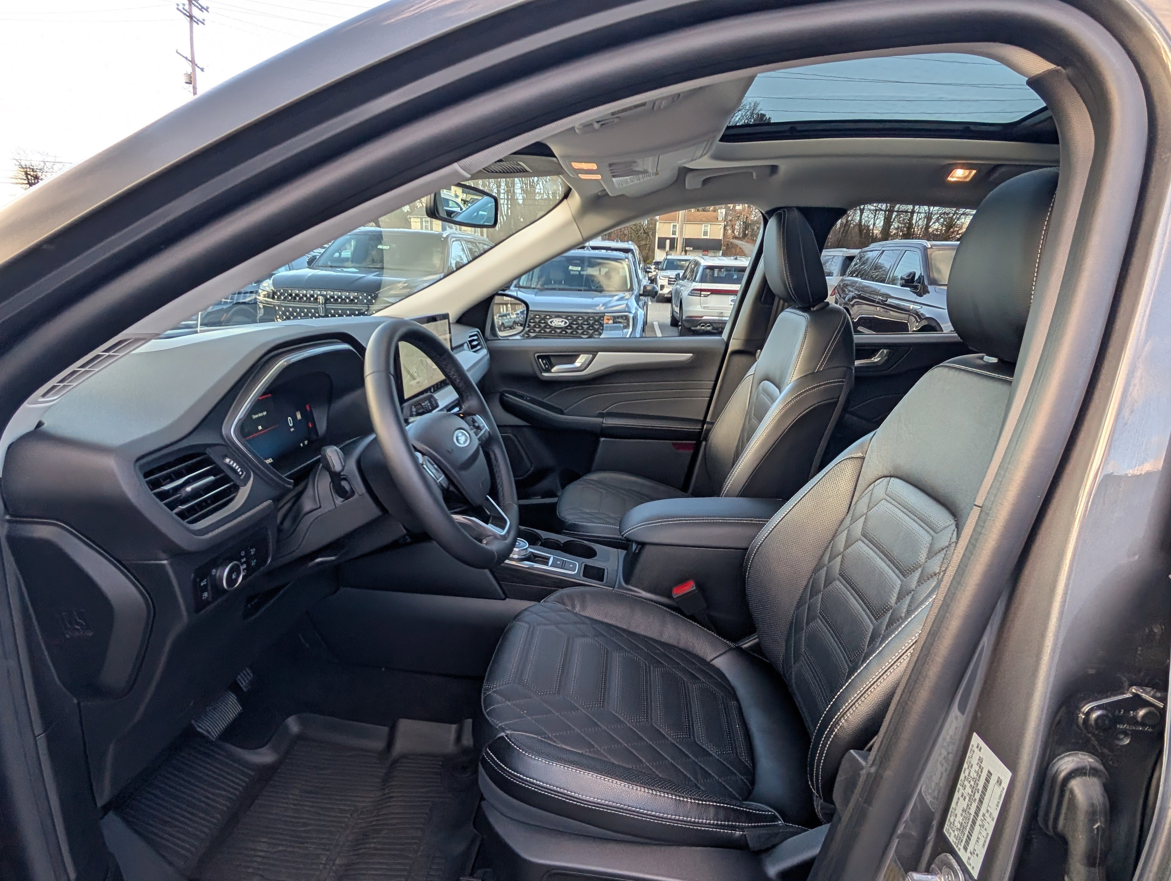 Certified 2023 Ford Escape SE w/ PHEV Premium Package image 17