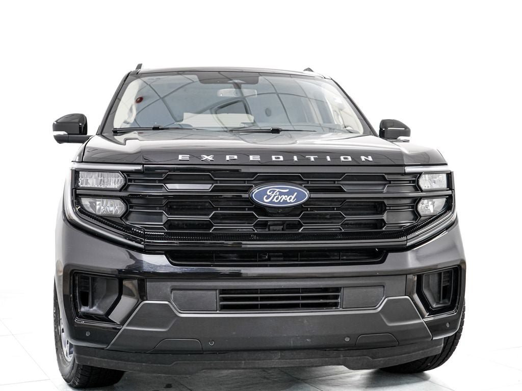 Certified 2025 Ford Expedition Active AWD/4WD image 3