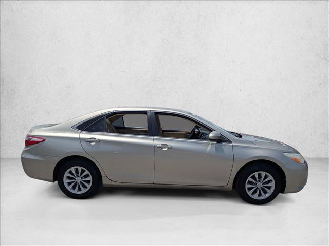 Used 2017 Toyota Camry LE FWD image 4