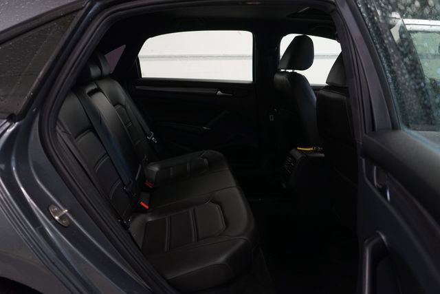 Used 2021 Volkswagen Passat 2.0T R-Line image 32