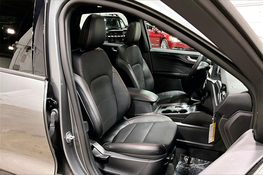 Certified 2025 Ford Escape ST-Line Select w/ Tech Pack #1 image 7