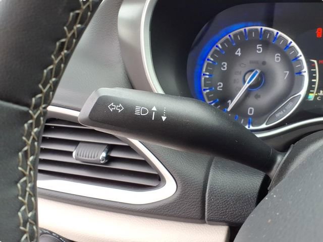 Used 2024 Chrysler Pacifica Touring-L image 22