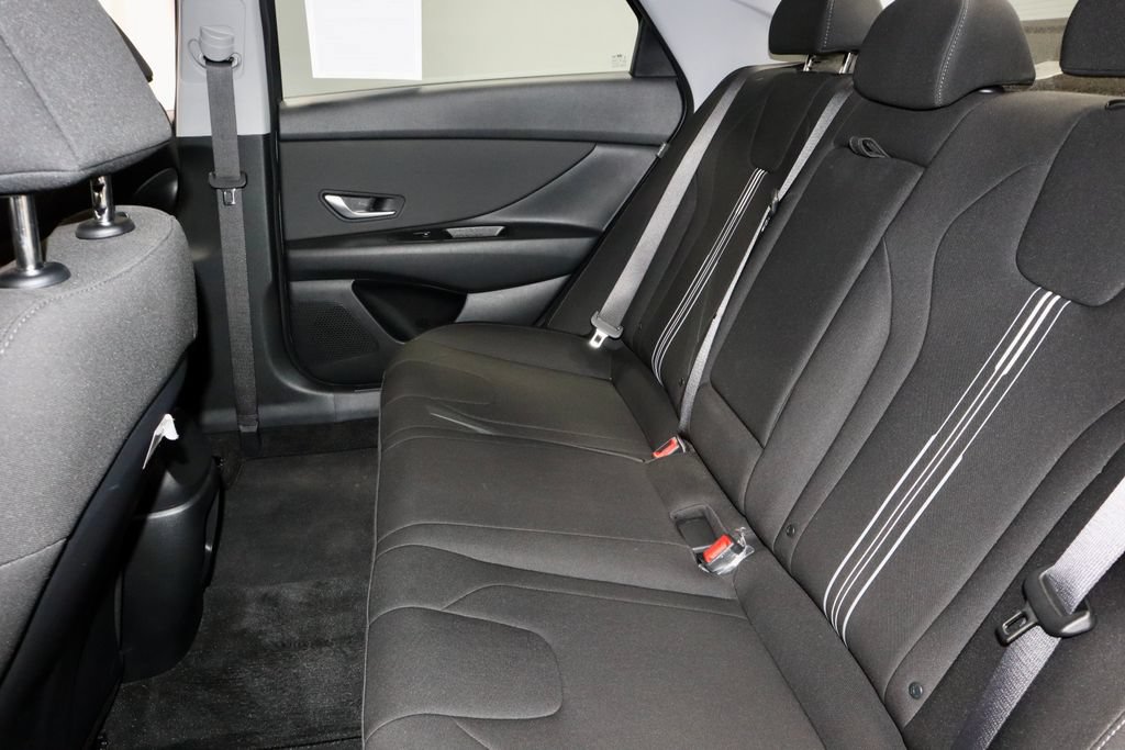 Used 2025 Hyundai Elantra SEL FWD image 21