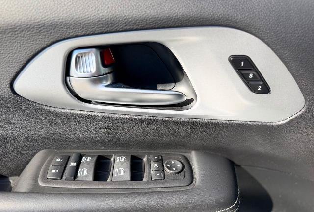 Used 2025 Chrysler Pacifica Limited FWD image 20