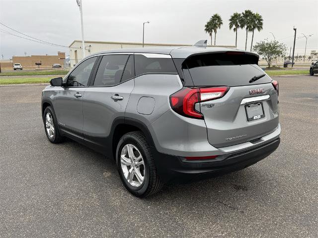 Used 2023 GMC Terrain SLE image 3