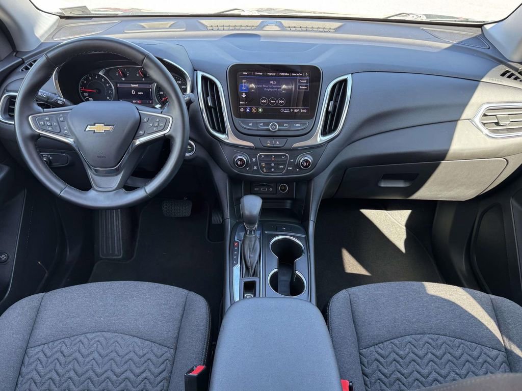 Used 2024 Chevrolet Equinox LT FWD image 2