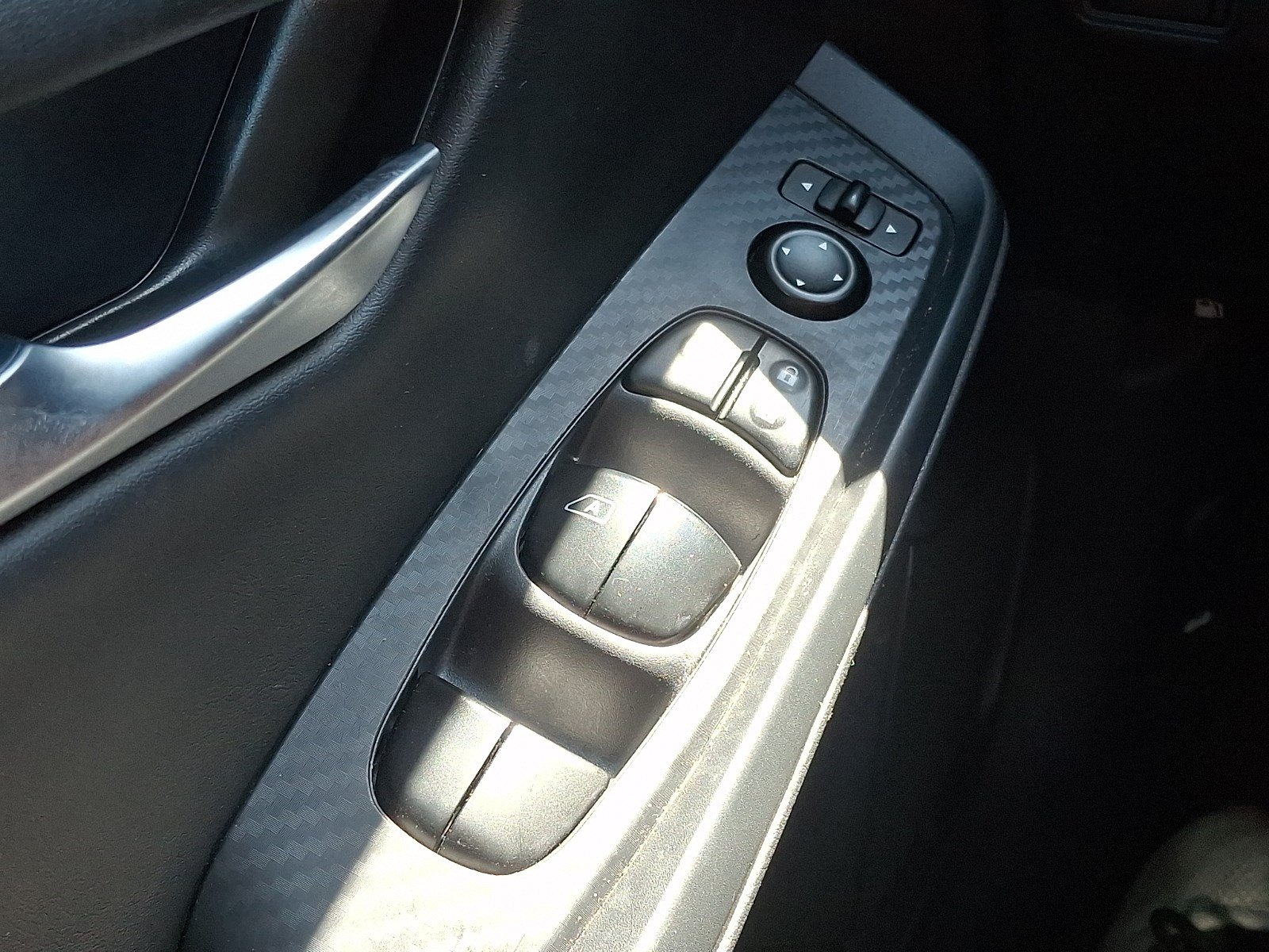 Used 2024 Nissan Sentra SV FWD image 25