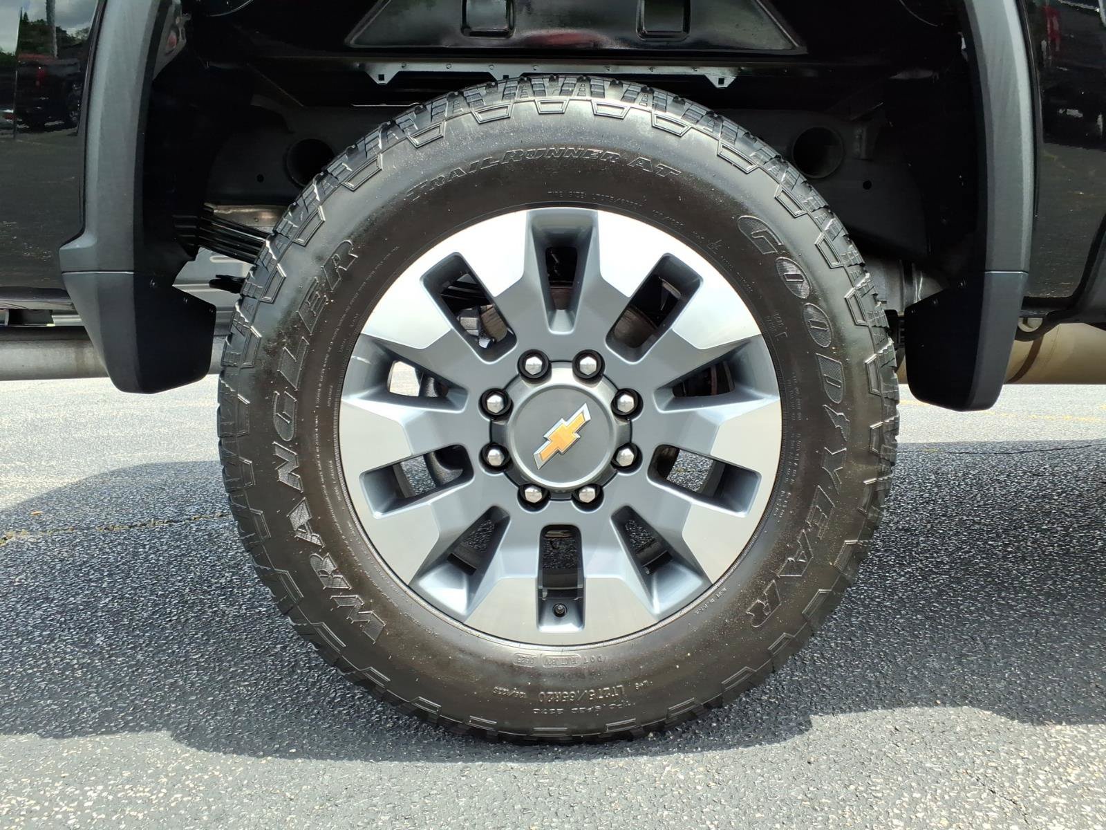 Used 2023 Chevrolet Silverado 2500 Custom w/ Custom Convenience Package AWD/4WD image 10