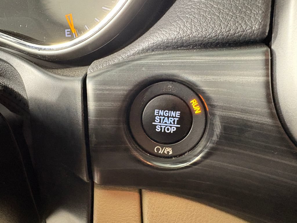Used 2019 Jeep Grand Cherokee Laredo AWD/4WD image 22