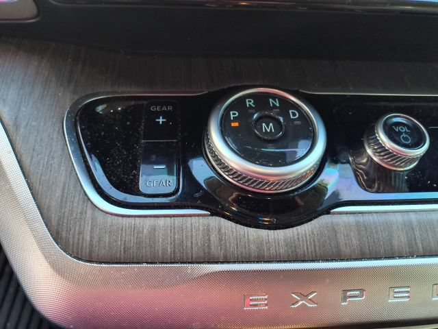 Certified 2025 Ford Expedition Platinum w/ Platinum Ultimate Package AWD/4WD image 27