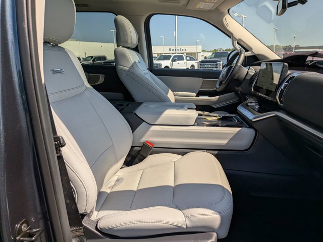 Certified 2025 Ford Expedition Platinum w/ Driver's Package AWD/4WD image 36