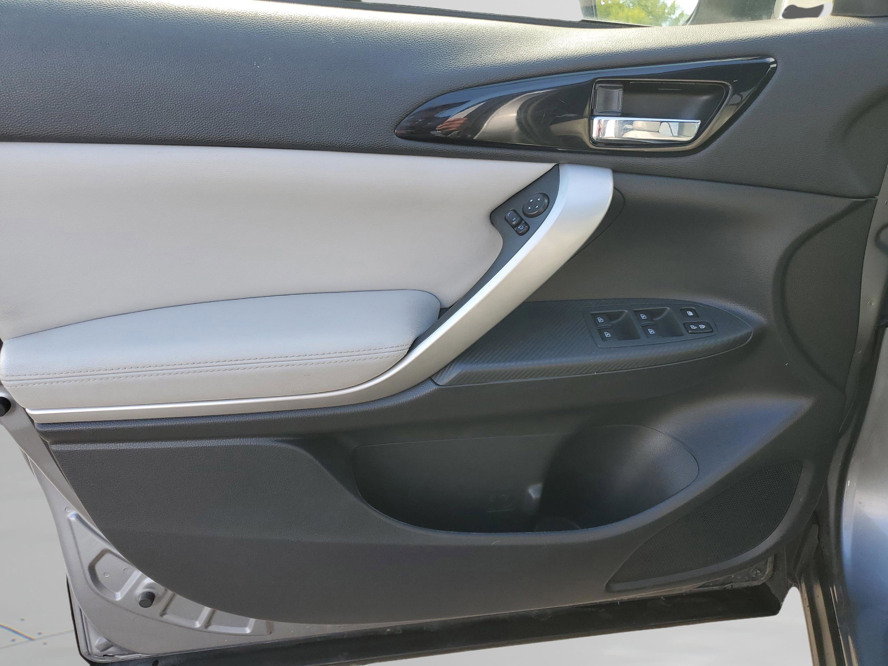 Used 2022 Mitsubishi Eclipse Cross SEL AWD/4WD image 17
