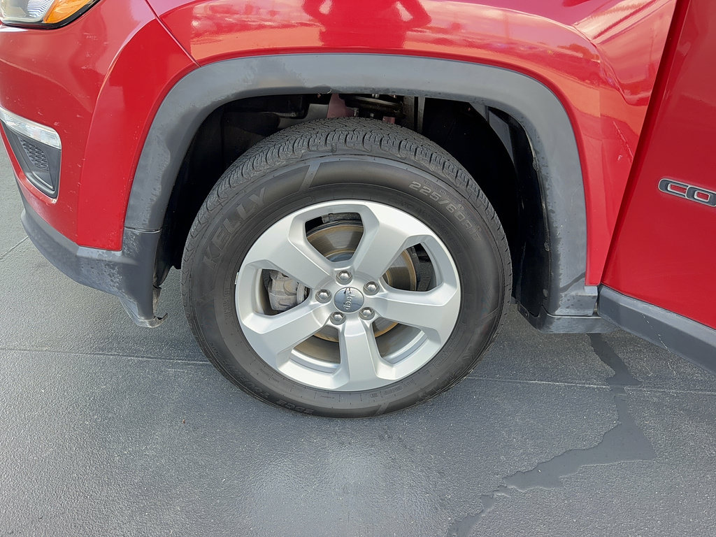 Used 2018 Jeep Compass Latitude FWD image 34
