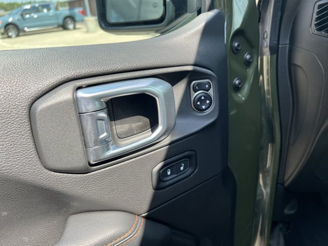 Used 2022 Jeep Gladiator Mojave w/ Cold Weather Group AWD/4WD image 12