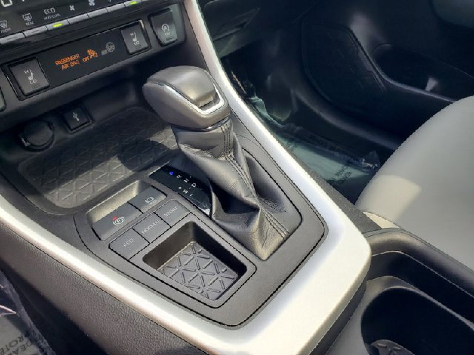 Used 2021 Toyota RAV4 XLE Premium image 27