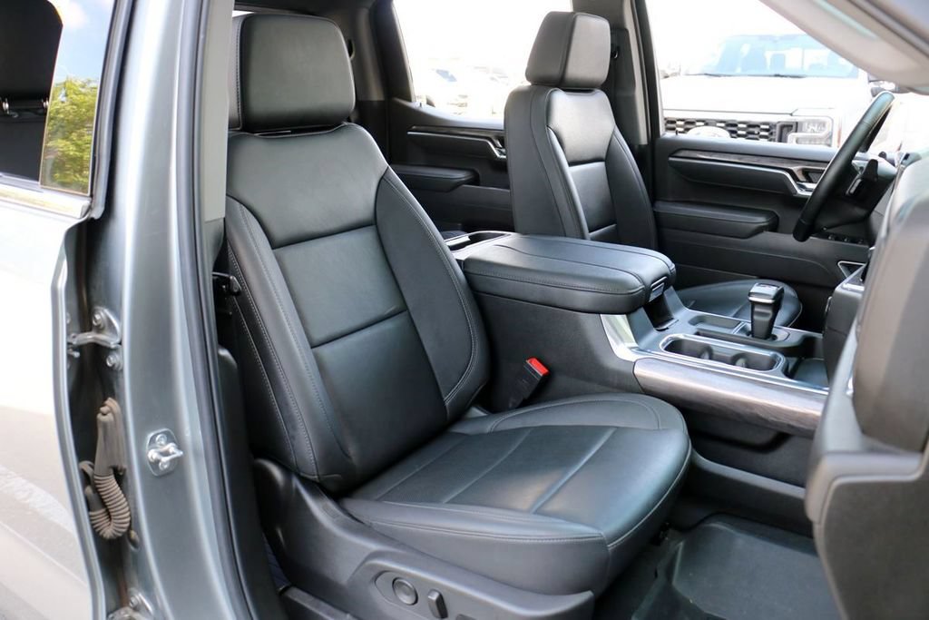 Used 2025 Chevrolet Silverado 1500 LTZ w/ LTZ Premium Package AWD/4WD image 39