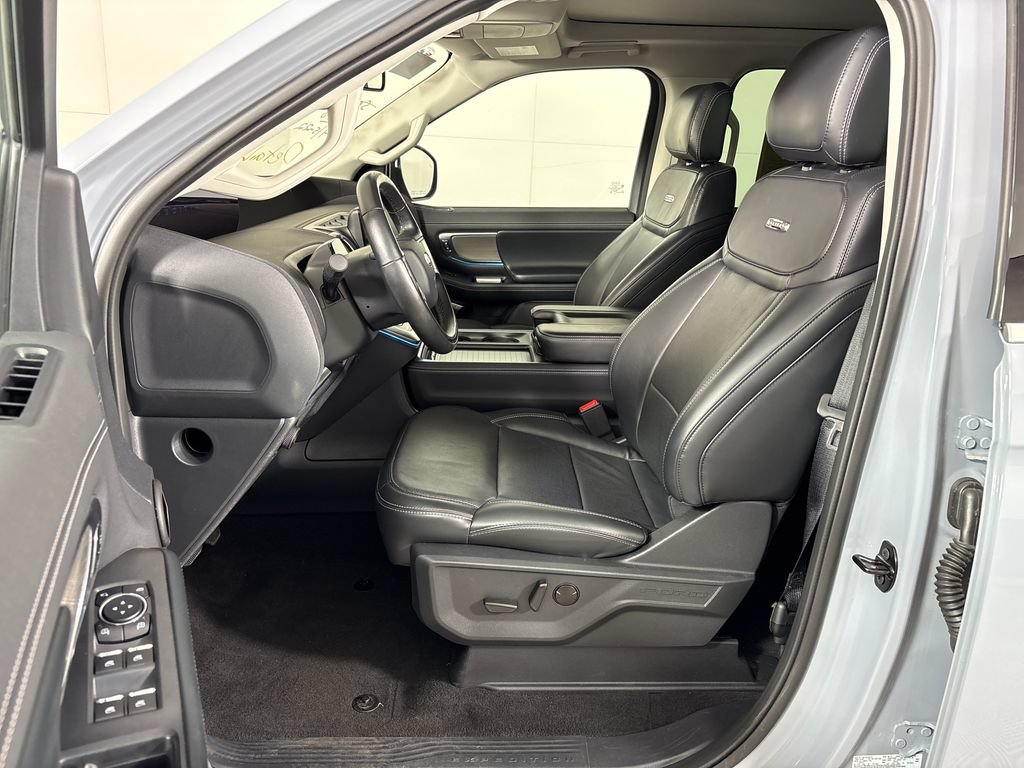 Certified 2025 Ford Expedition Platinum w/ Driver's Package AWD/4WD image 30
