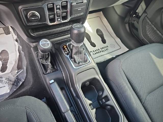 Used 2023 Jeep Gladiator Overland AWD/4WD image 29