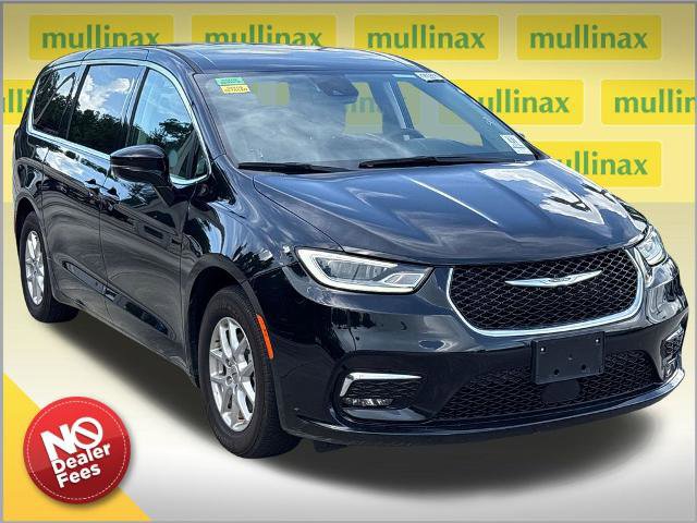 Used 2024 Chrysler Pacifica Touring-L FWD image 1