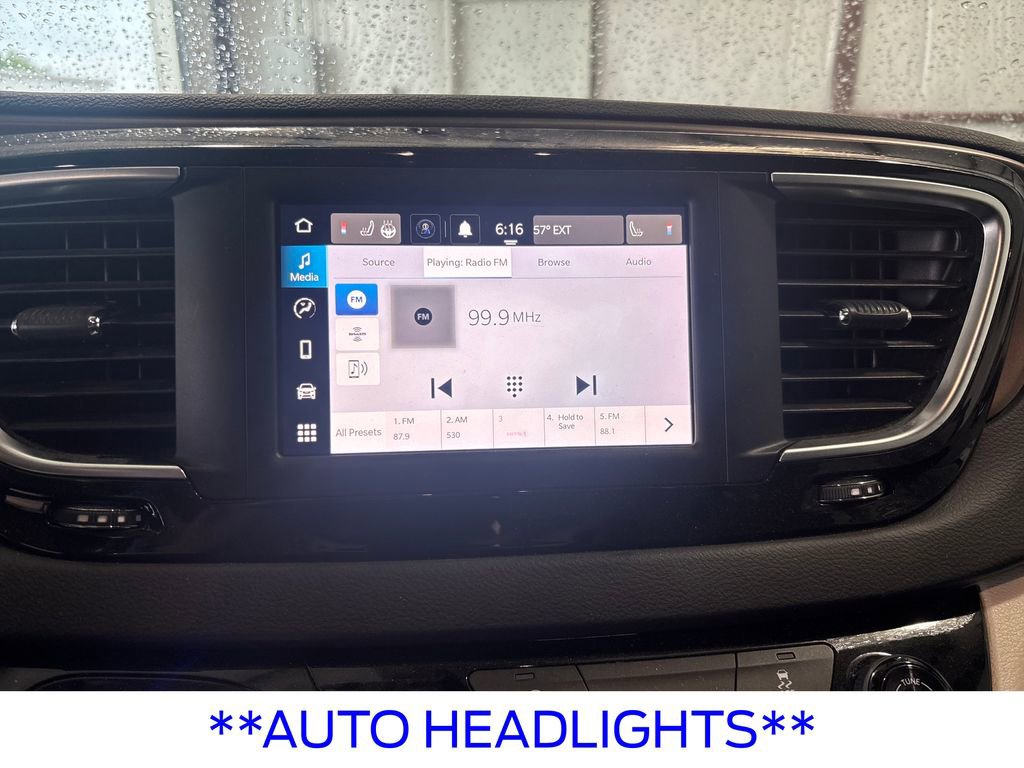 Used 2023 Chrysler Voyager LX FWD image 14