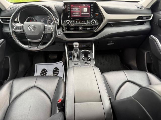 Used 2022 Toyota Highlander XLE AWD/4WD image 13