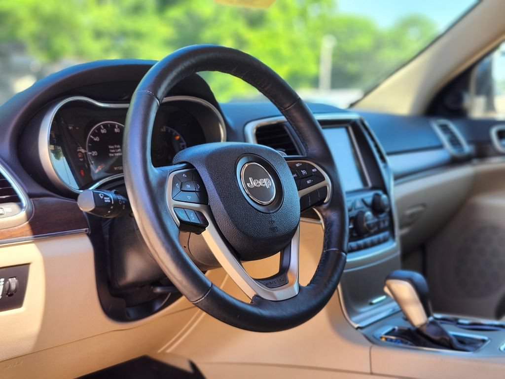 Used 2017 Jeep Grand Cherokee Limited AWD/4WD image 19