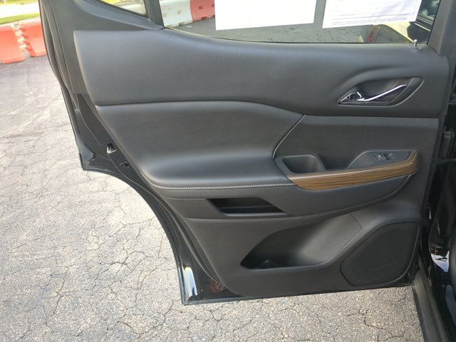 Used 2023 GMC Acadia SLE w/ Driver Convenience Package FWD image 29