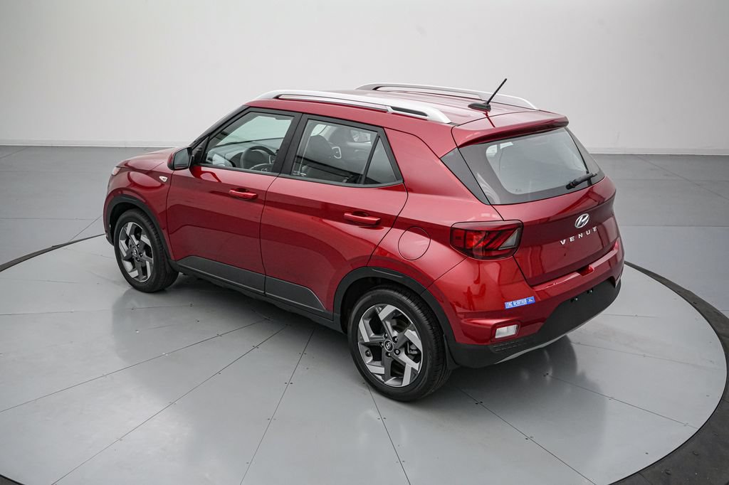 Used 2025 Hyundai Venue Limited FWD image 6