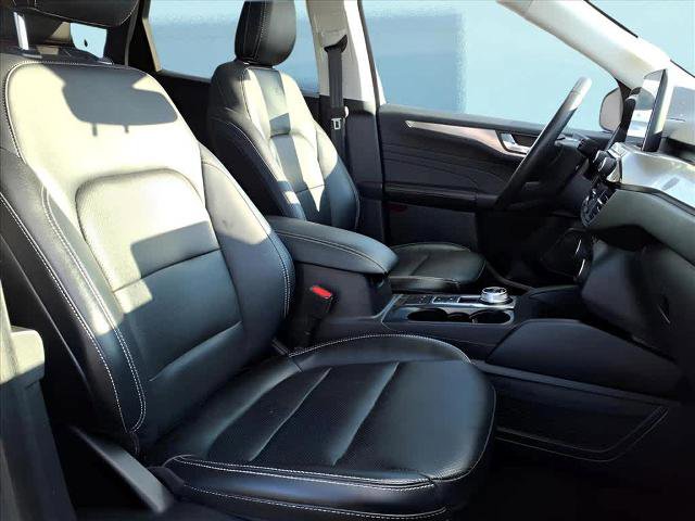 Certified 2022 Ford Escape Titanium w/ Class II Trailer Tow Package image 13