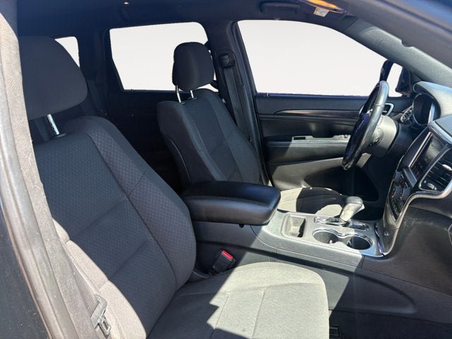 Used 2018 Jeep Grand Cherokee Laredo AWD/4WD image 15