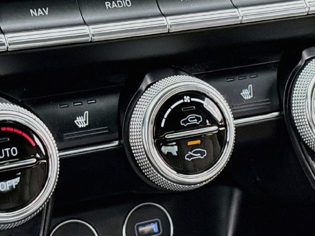 Used 2022 Genesis G70 2.0T RWD image 19