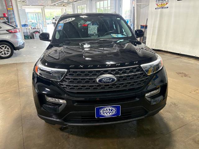 Certified 2023 Ford Explorer XLT w/ Equipment Group 202A AWD/4WD image 3