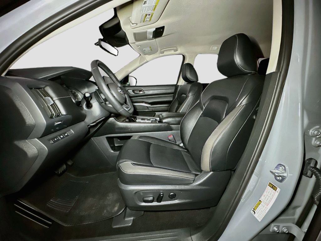 Used 2023 Nissan Pathfinder SL AWD/4WD image 19