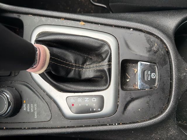 Used 2018 Jeep Cherokee Latitude Plus w/ Comfort/Convenience Group image 23