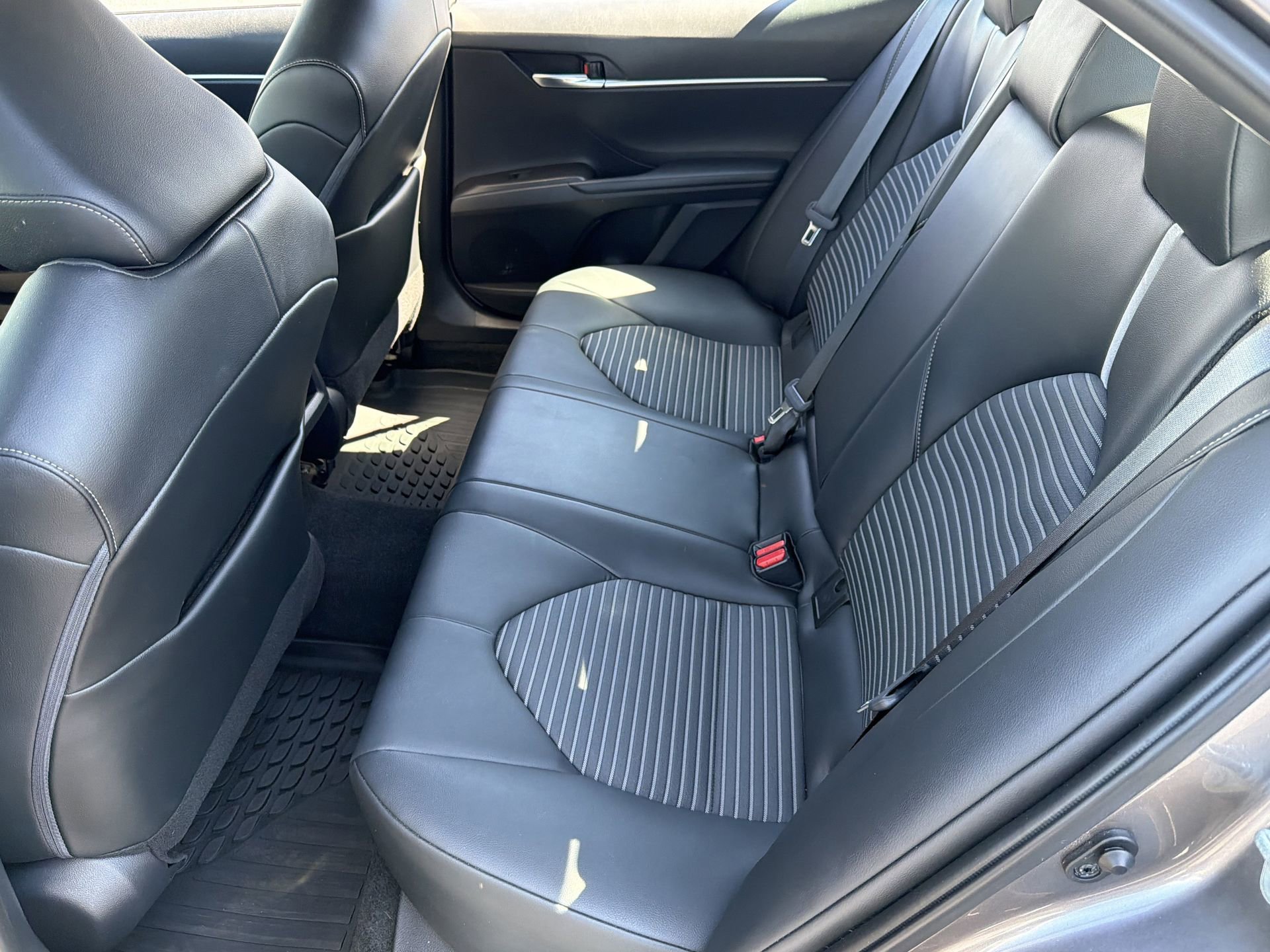 Used 2022 Toyota Camry SE image 18