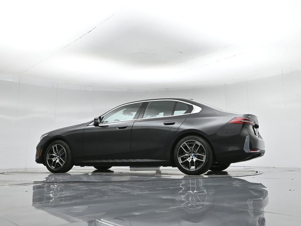 Used 2024 BMW i5 eDrive40i image 55