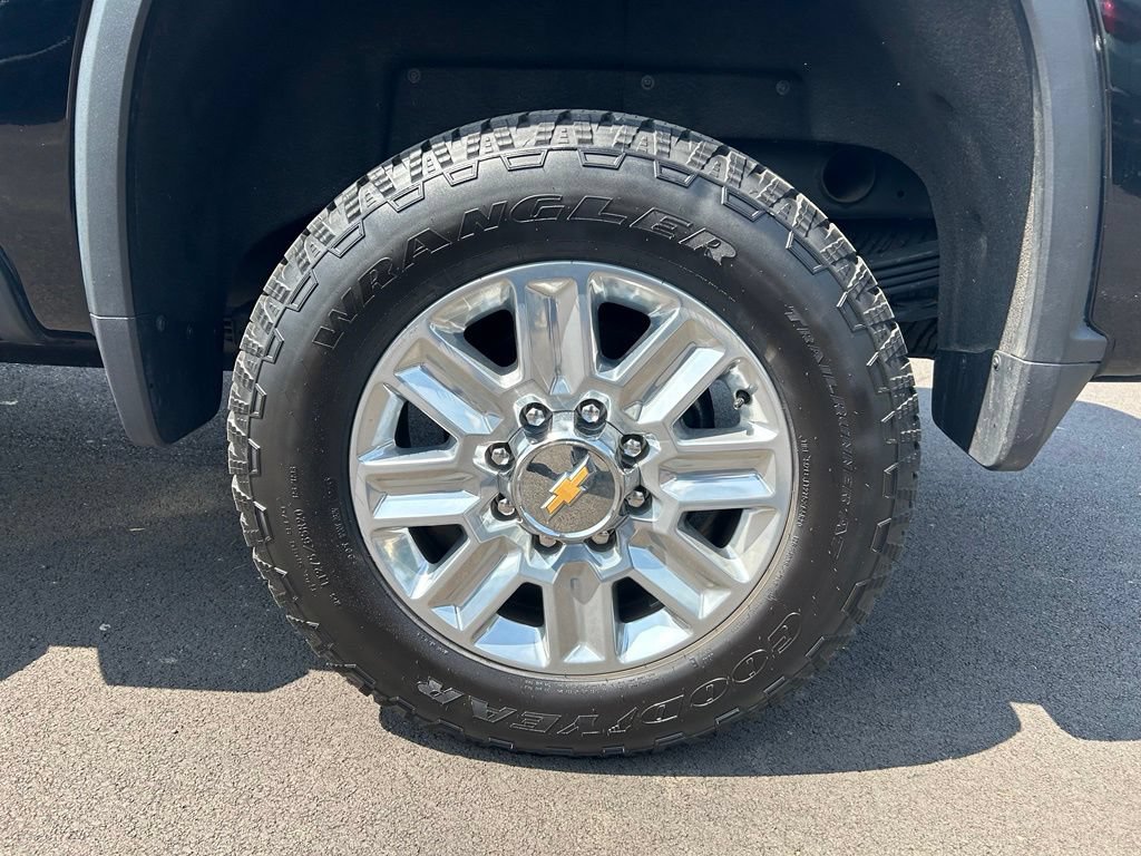 Used 2025 Chevrolet Silverado 2500 High Country w/ High Country Premium Package AWD/4WD image 13