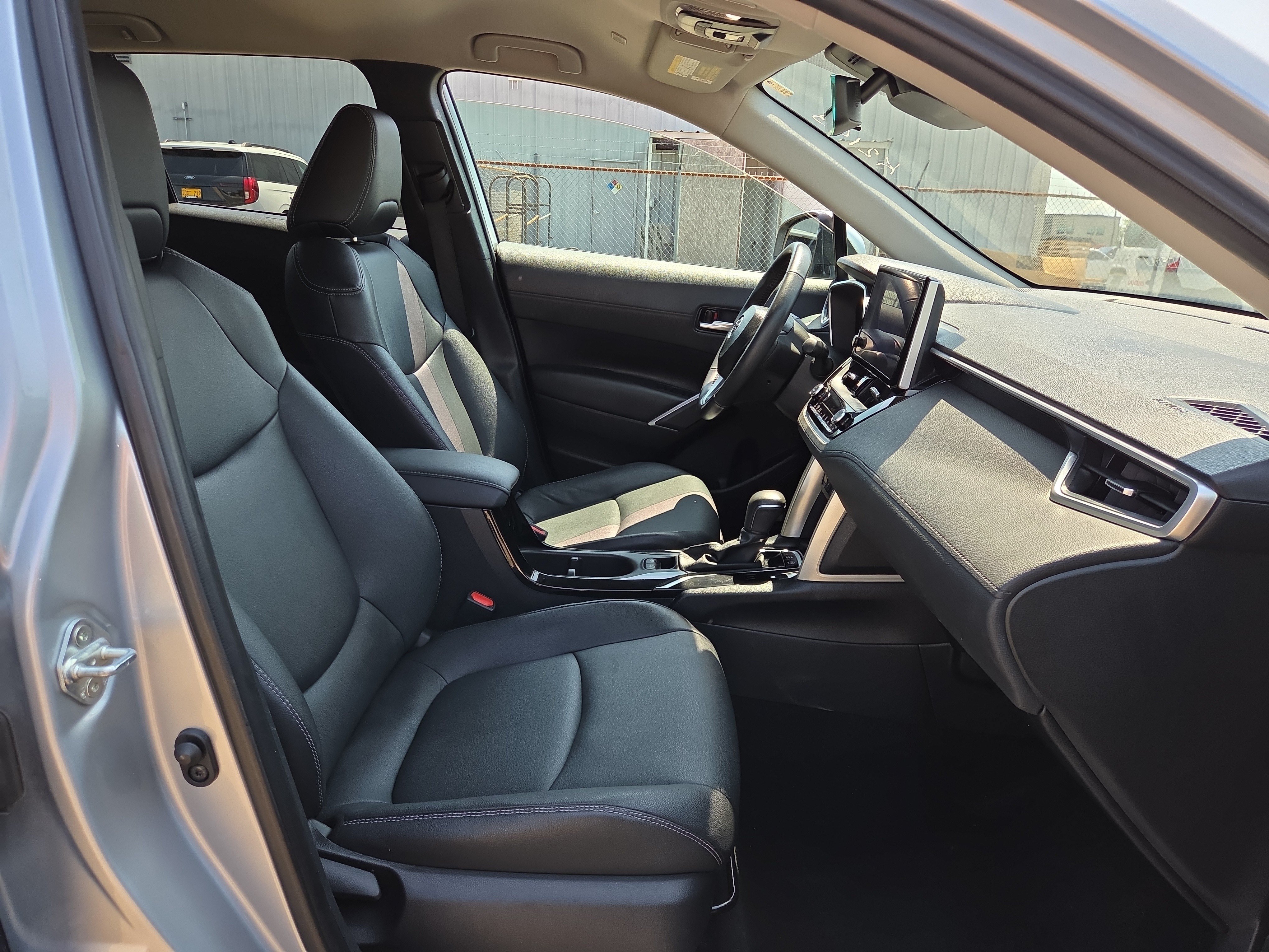 Used 2024 Toyota Corolla Cross XLE FWD image 15