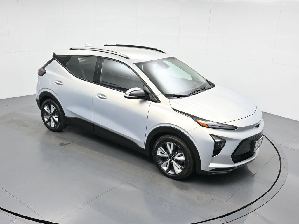 Used 2022 Chevrolet Bolt EUV LT w/ Convenience Package image 4