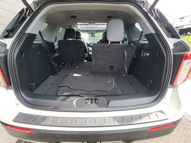 Certified 2022 Ford Explorer XLT w/ Equipment Group 202A AWD/4WD image 19