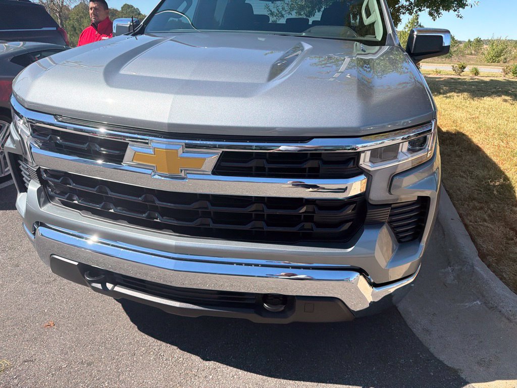 Used 2025 Chevrolet Silverado 1500 LT AWD/4WD image 4