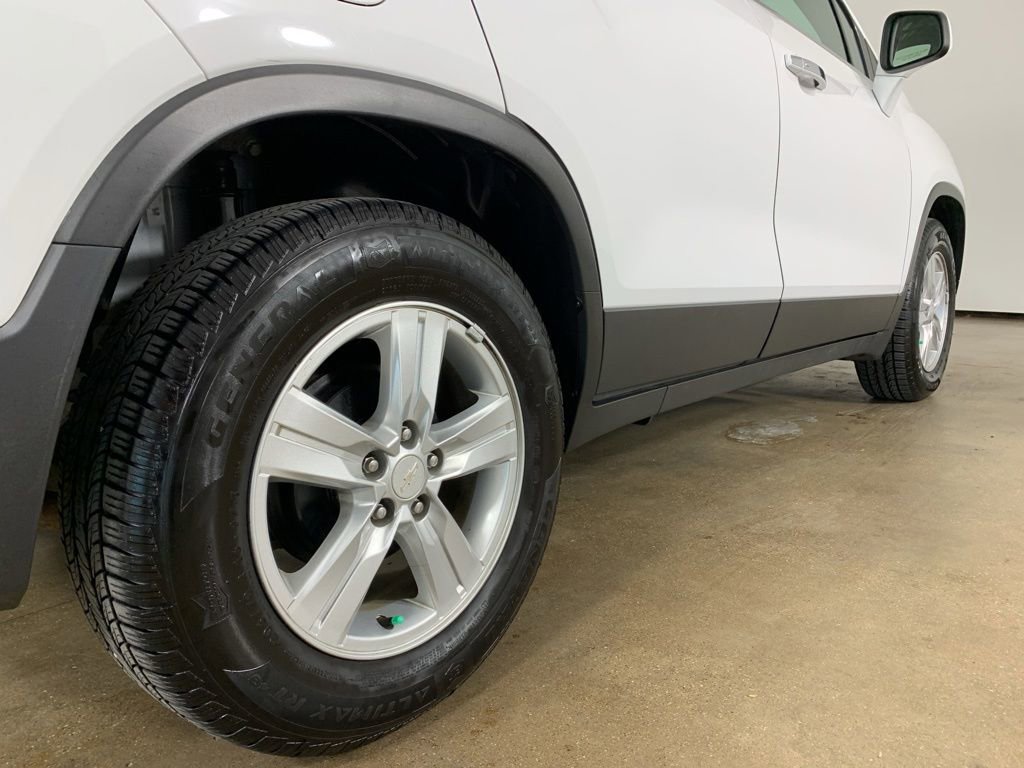 Used 2017 Chevrolet Trax LT w/ Driver Confidence Package FWD image 9