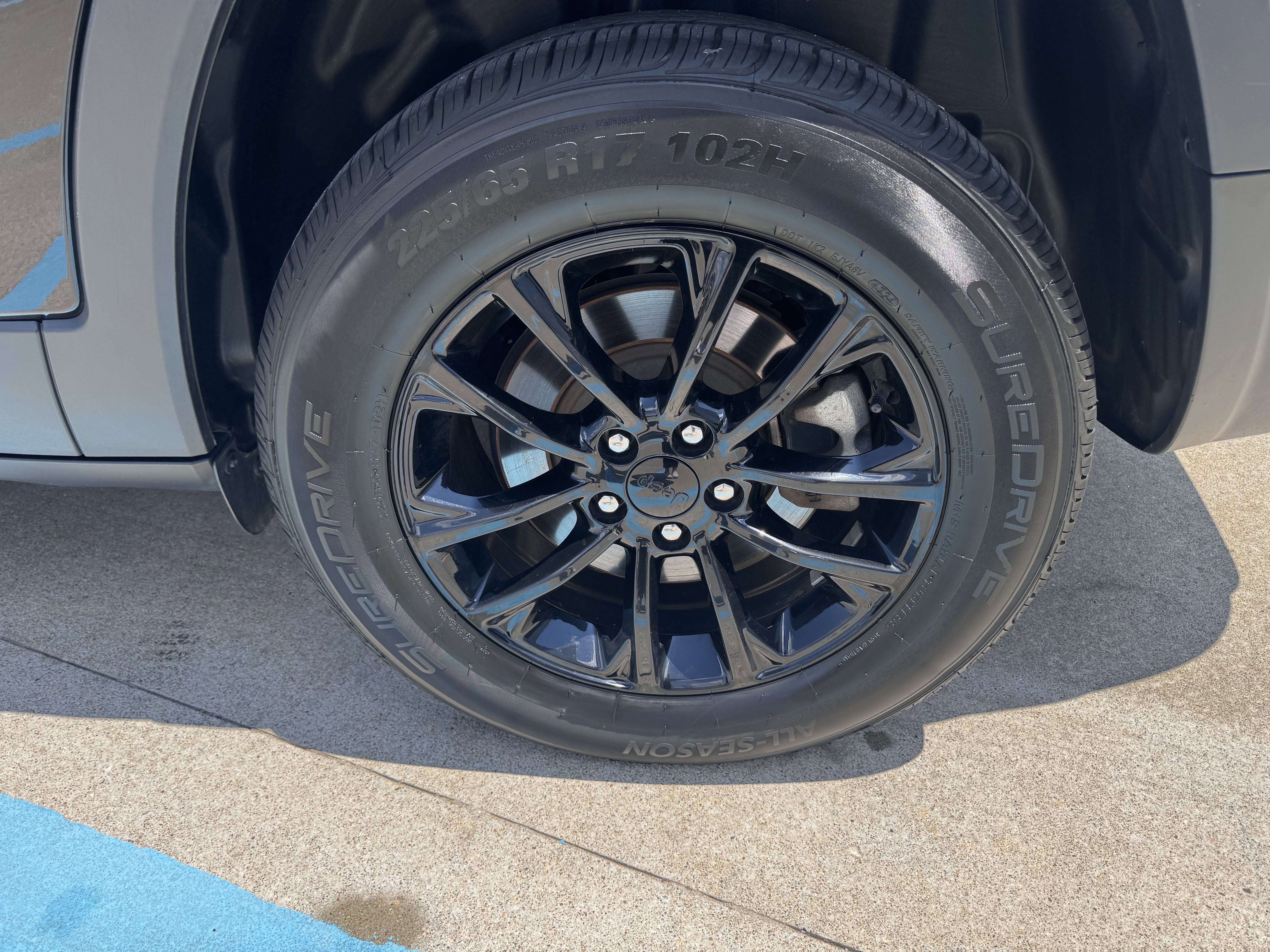 Used 2023 Jeep Cherokee Altitude Lux image 6