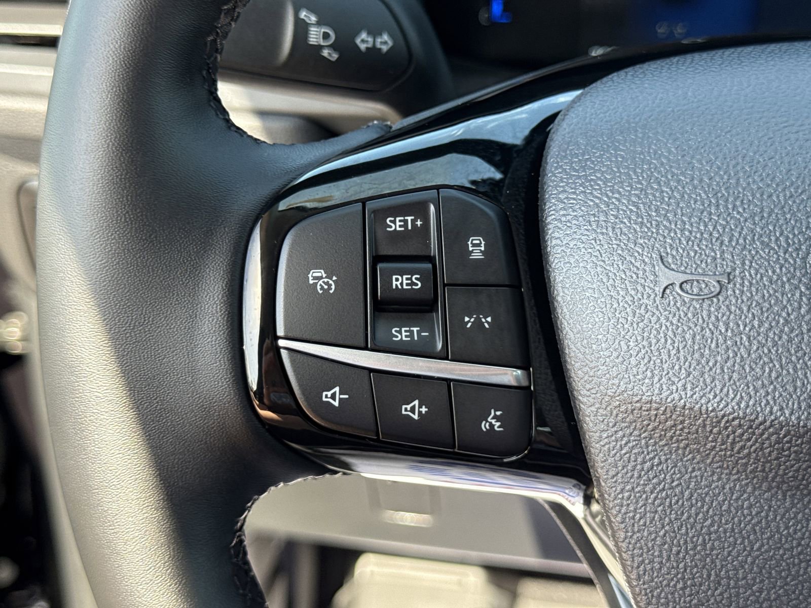 Certified 2025 Ford Escape SE image 27